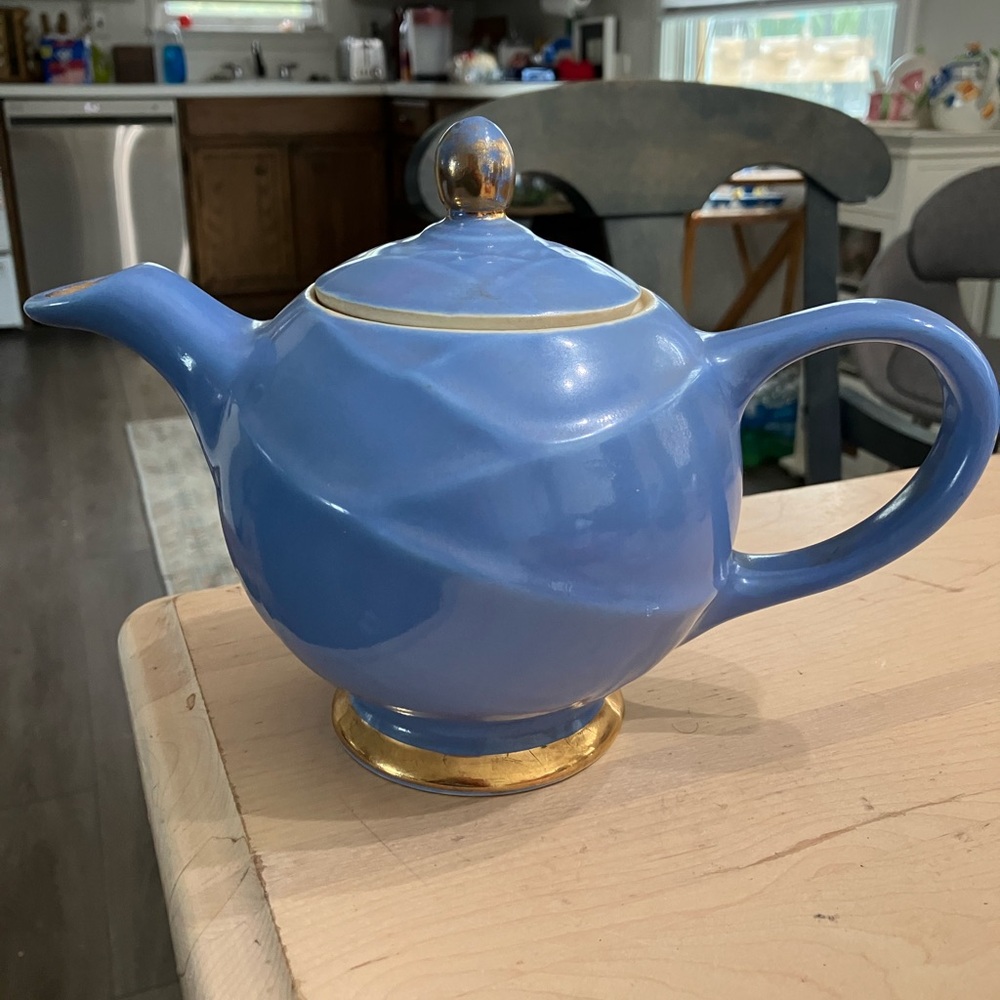 Vintage Hall China Moderne Teapot